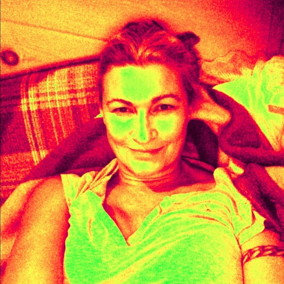 Meet your Posher, Laura - Picture 2 of 2